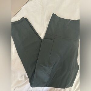 Athleta Salutation Stash Pocket Tight